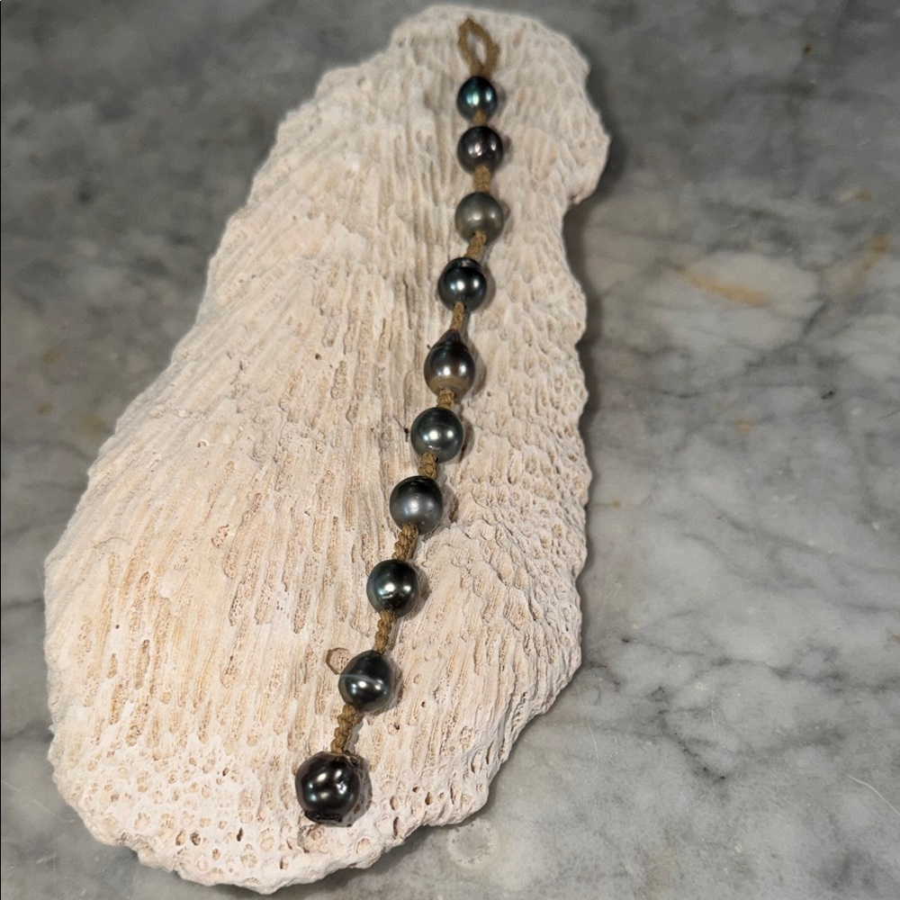 Hand-Knotted Black Pearl Bracelet with Iridescent Sheen